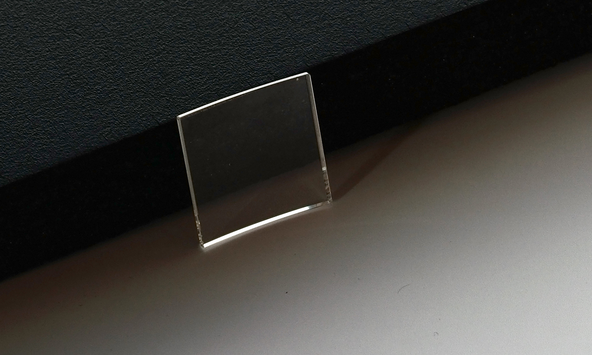 凸面（拱形或者橋形）藍(lán)寶石水晶玻璃表鏡