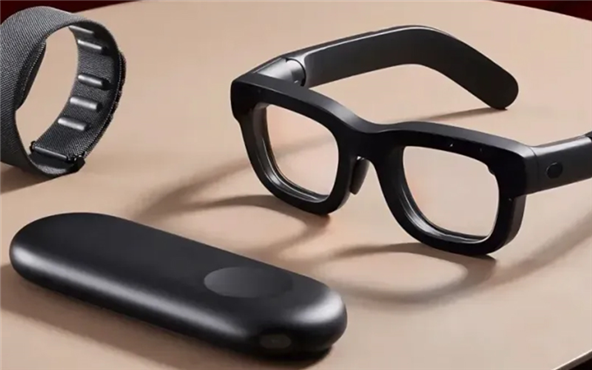 新源光學(xué) | 以藍寶石蓋板玻璃與陶瓷配件，助力智能穿戴設(shè)備制造